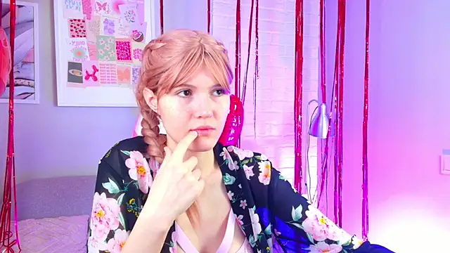 Snapshot of NellieLoyns chatting on 02/19/25, 04:11 NellieLoyns online show from 02/19/25, 04:11