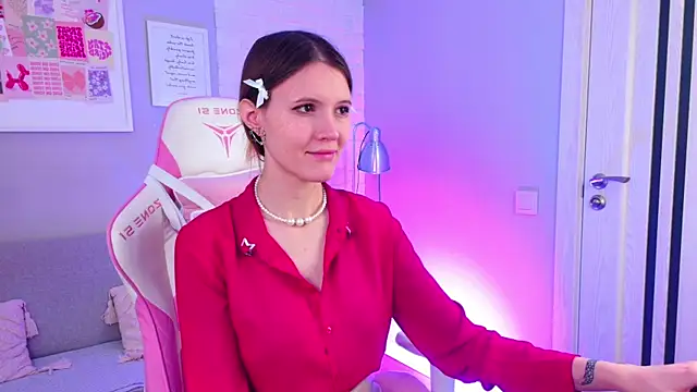 Snapshot of NellieLoyns chatting on 02/23/25, 04:13 NellieLoyns online show from 02/23/25, 04:13