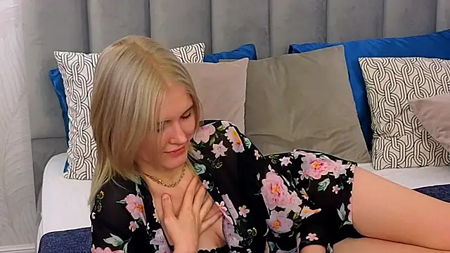 Snapshot of NellieLoyns chatting on 02/27/25, 11:15 NellieLoyns online show from 02/27/25, 11:15