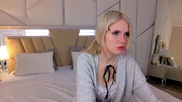 Snapshot of NellieLoyns chatting on 03/06/25, 05:11 NellieLoyns online show from 03/06/25, 05:11