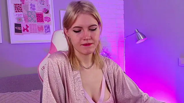 Snapshot of NellieLoyns chatting on 03/10/25, 05:07 NellieLoyns online show from 03/10/25, 05:07