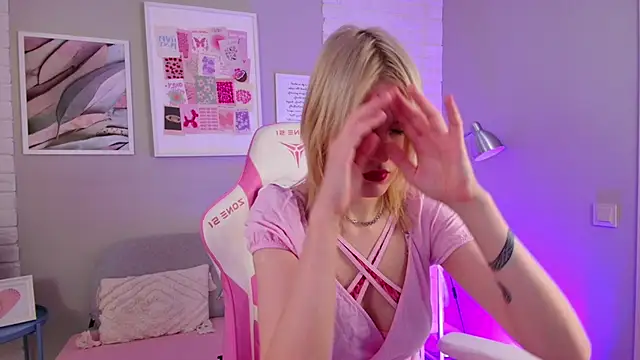 Snapshot of NellieLoyns chatting on 03/14/25, 05:02 NellieLoyns online show from 03/14/25, 05:02