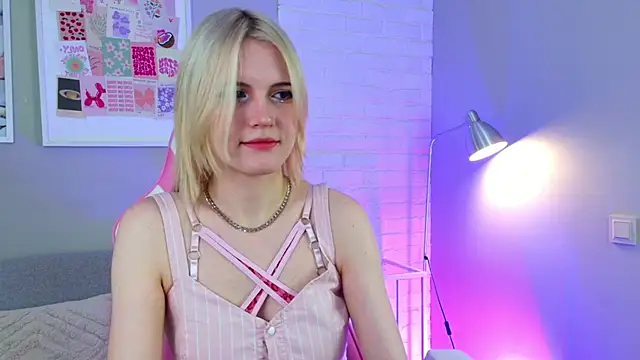 Snapshot of NellieLoyns chatting on 03/16/25, 05:07 NellieLoyns online show from 03/16/25, 05:07