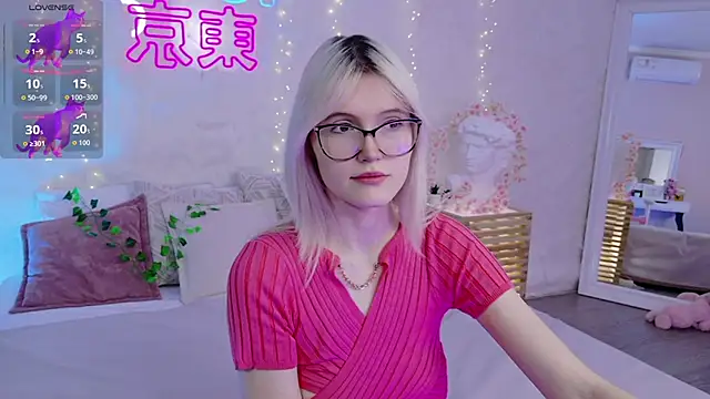 Snapshot of NellieLoyns chatting on 11/18/25, 05:17 NellieLoyns online show from 11/18/25, 05:17