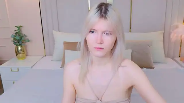 Snapshot of NellieLoyns chatting on 12/04/25, 05:21 NellieLoyns online show from 12/04/25, 05:21