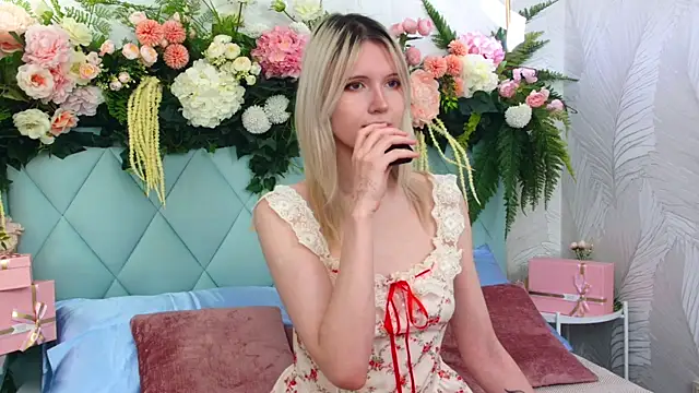 NellieLoyns online show from 12/22/25, 06:49