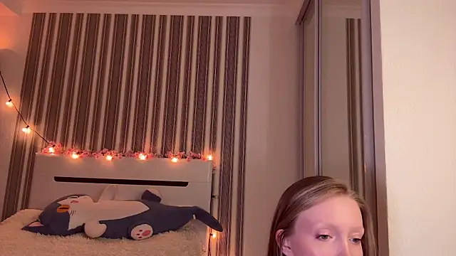 Awwwrora online show from 11/11/25, 06:41