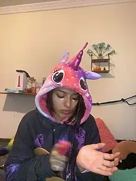 Snapshot of BlueStoneX chatting on 12/22/25, 07:05 BlueStoneX online show from 12/22/25, 07:05