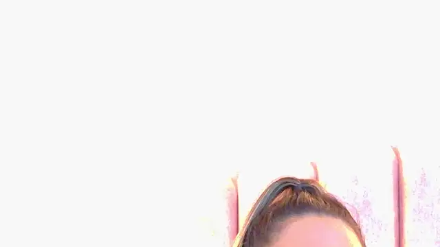Snapshot of MiaLaurents chatting on 05/31/26, 03:58 MiaLaurents online show from 05/31/26, 03:58