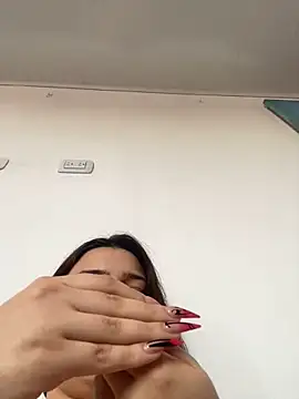 Snapshot of Sophia_cyrus11 chatting on 01/13/25, 01:39 Sophia cyrus11 online show from 01/13/25, 01:39