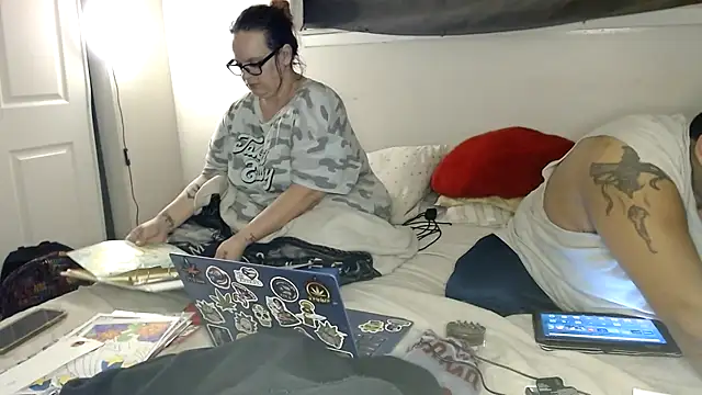 cloudy couple444 online show from 11/30/25, 08:51