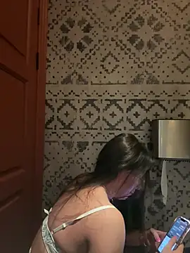 Snapshot of AndreaMood chatting on 02/05/25, 06:35 AndreaMood online show from 02/05/25, 06:35