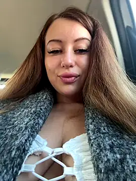 Snapshot of AndreaMood chatting on 09/26/25, 05:22 AndreaMood online show from 09/26/25, 05:22