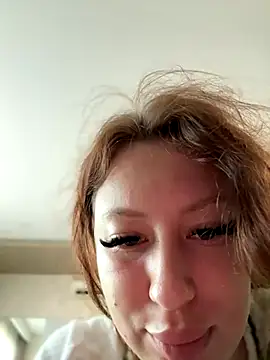 Snapshot of AndreaMood chatting on 11/16/25, 11:32 AndreaMood online show from 11/16/25, 11:32