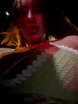 Snapshot of AndreaMood chatting on 12/01/25, 11:59 AndreaMood online show from 12/01/25, 11:59