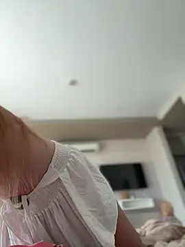 Snapshot of AndreaMood chatting on 12/14/25, 02:39 AndreaMood online show from 12/14/25, 02:39