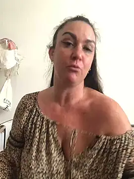 Snapshot of BELLAMORGANE1 chatting on 10/14/25, 03:24 BELLAMORGANE1 online show from 10/14/25, 03:24