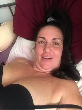 Snapshot of BELLAMORGANE1 chatting on 10/25/25, 02:13 BELLAMORGANE1 online show from 10/25/25, 02:13