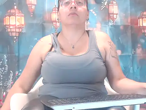 Snapshot of Tanyabigtits chatting on 10/13/25, 12:05 Tanyabigtits online show from 10/13/25, 12:05