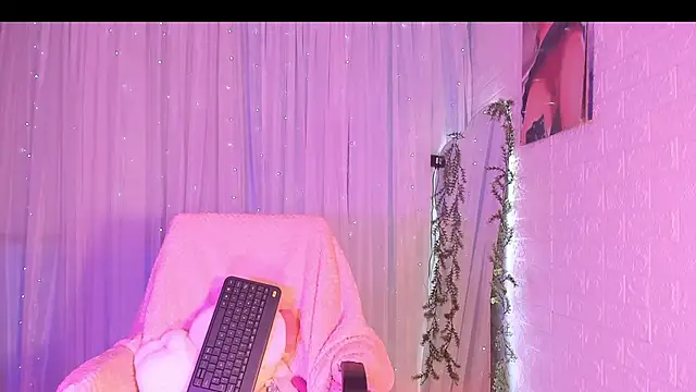 Snapshot of NattSumi chatting on 01/03/25, 11:44 NattSumi online show from 01/03/25, 11:44