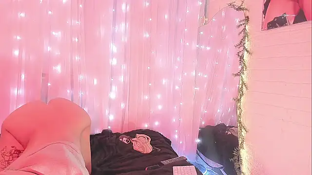 Snapshot of NattSumi chatting on 02/18/25, 09:43 NattSumi online show from 02/18/25, 09:43