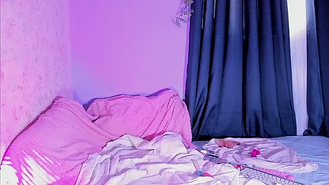 Snapshot of NattSumi chatting on 12/20/25, 02:24 NattSumi online show from 12/20/25, 02:24