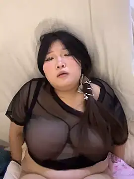 Snapshot of Happyou2 chatting on 01/24/25, 04:17 Happyou2 online show from 01/24/25, 04:17