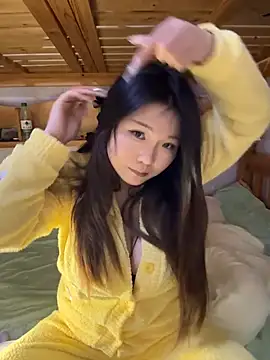 Snapshot of Happyou2 chatting on 02/16/25, 01:05 Happyou2 online show from 02/16/25, 01:05