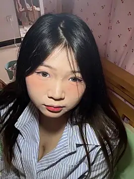 Snapshot of Happyou2 chatting on 02/20/25, 06:28 Happyou2 online show from 02/20/25, 06:28