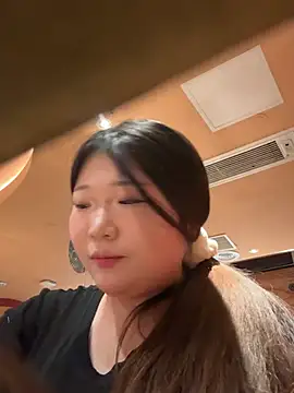 Snapshot of Happyou2 chatting on 02/22/25, 10:07 Happyou2 online show from 02/22/25, 10:07