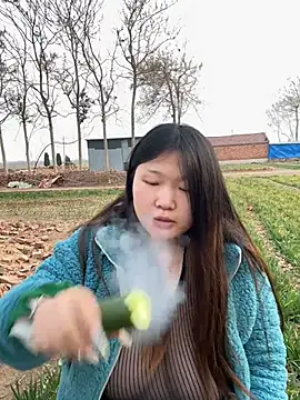 Snapshot of Happyou2 chatting on 03/05/25, 09:49 Happyou2 online show from 03/05/25, 09:49