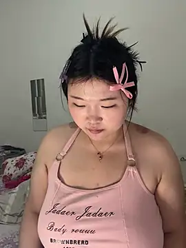 Snapshot of Happyou2 chatting on 03/12/25, 10:48 Happyou2 online show from 03/12/25, 10:48