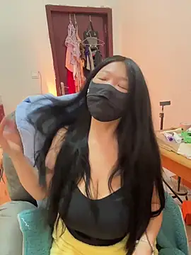 Snapshot of Happyou2 chatting on 12/16/25, 10:09 Happyou2 online show from 12/16/25, 10:09