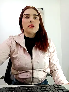 Snapshot of VictoriaMolina chatting on 11/23/25, 01:16 VictoriaMolina online show from 11/23/25, 01:16
