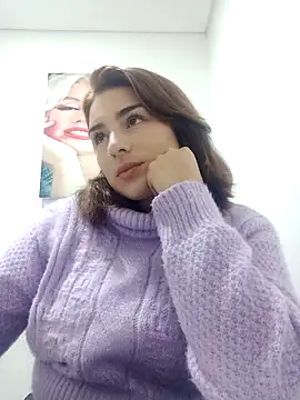 Snapshot of VictoriaMolina chatting on 11/30/25, 02:15 VictoriaMolina online show from 11/30/25, 02:15