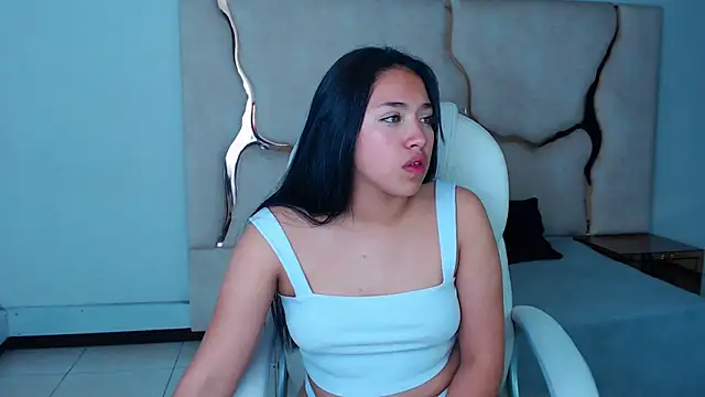 IsabellRodriguez18 online show from 02/05/25, 10:19