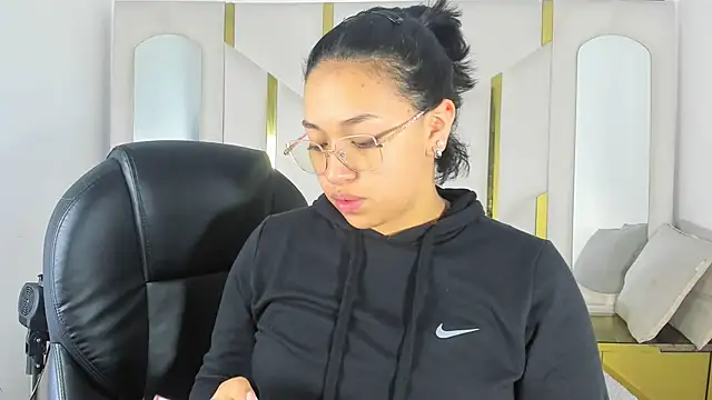 IsabellRodriguez18 online show from 11/13/25, 03:27