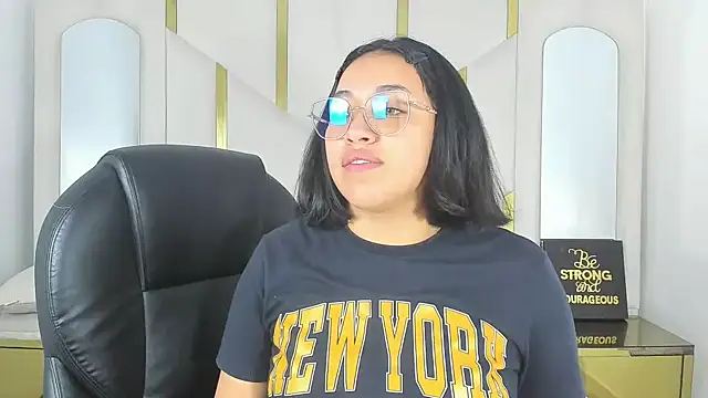 IsabellRodriguez18 online show from 11/14/25, 03:49