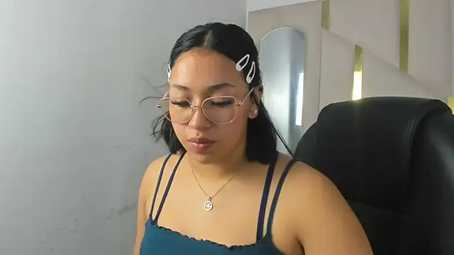 IsabellRodriguez18 online show from 12/03/25, 04:53