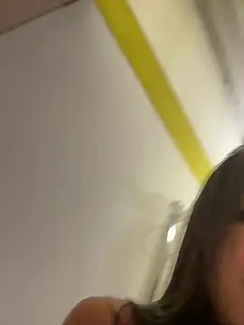 Snapshot of MikeAndJessy chatting on 03/21/25, 03:22 MikeAndJessy online show from 03/21/25, 03:22