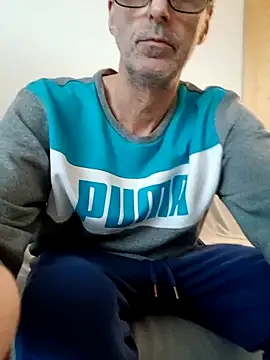 Snapshot of mas317592 chatting on 01/06/25, 09:41 mas317592 online show from 01/06/25, 09:41