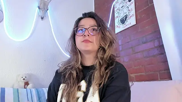 Hazelbrownn2000 online show from 03/12/25, 04:35