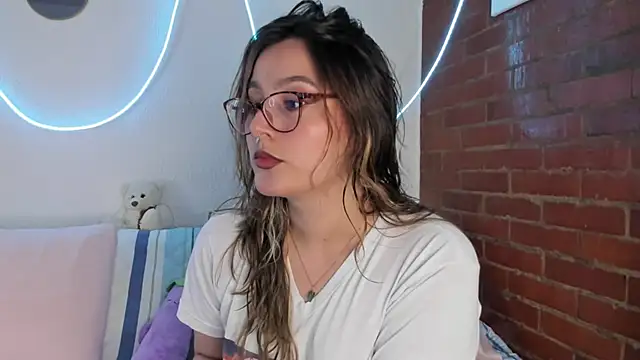 Hazelbrownn2000 online show from 03/17/25, 05:27