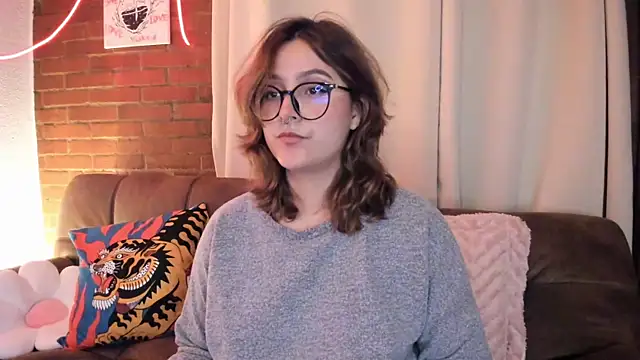 Hazelbrownn2000 online show from 10/14/25, 12:11
