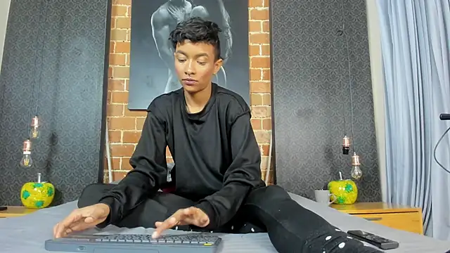 Snapshot of AntonAndSofii chatting on 01/19/25, 05:26 AntonAndSofii online show from 01/19/25, 05:26