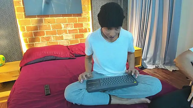 Snapshot of AntonAndSofii chatting on 01/20/25, 03:15 AntonAndSofii online show from 01/20/25, 03:15