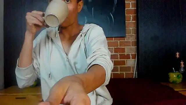 Snapshot of AntonAndSofii chatting on 01/21/25, 05:16 AntonAndSofii online show from 01/21/25, 05:16