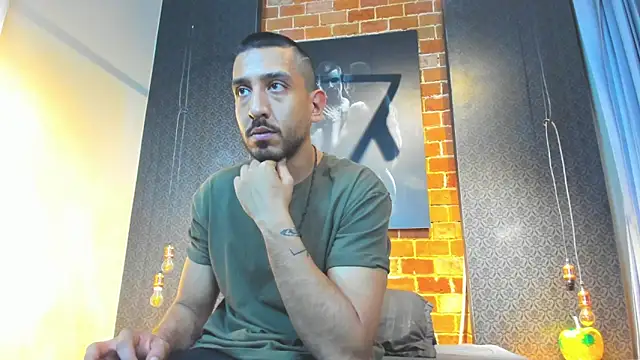 Snapshot of AntonAndSofii chatting on 01/23/25, 03:16 AntonAndSofii online show from 01/23/25, 03:16