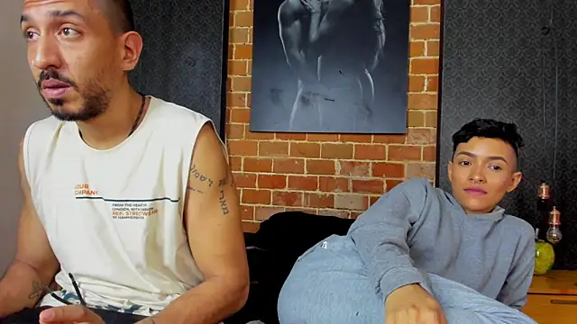 Snapshot of AntonAndSofii chatting on 01/26/25, 05:23 AntonAndSofii online show from 01/26/25, 05:23