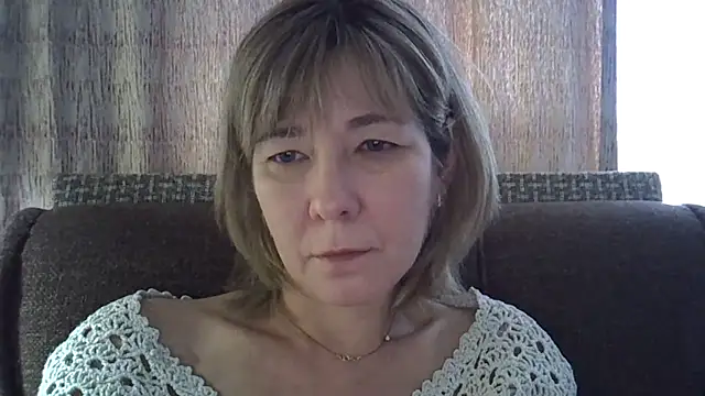 Snapshot of EllaJohnsonX chatting on 01/04/25, 11:00 EllaJohnsonX online show from 01/04/25, 11:00